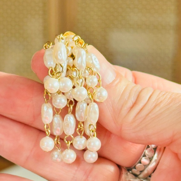 Elegant Pearl Earrings and Necklace Set - Picture 4 of 6